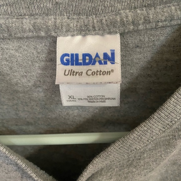 graphic tee 🐭 - Picture 3 of 3